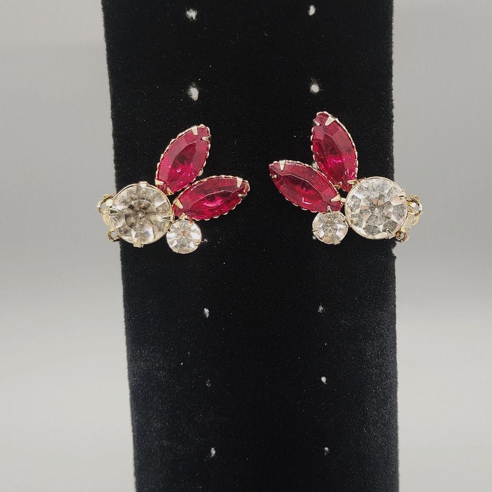 BEAU JEWEL Vintage Clip-On Cluster Earrings 1" Red Clear Rhinestone Gold Tone